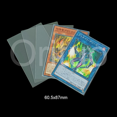 La carte intérieure claire de Yugioh douille la taille parfaite de 60x87mm pour la protection de petites cartes