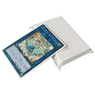 Le jeu de société fait sur commande de la taille standard YGO 62x89mm gaine la texture blanche de douilles en plastique de carte