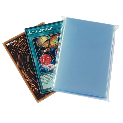 La protection claire faite sur commande de carte gaine les douilles principales américaines de carte de jeu de société de 59x91mm